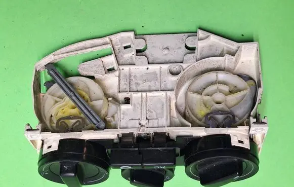 Skoda Octavia Mk1 (1U) Climate control unit 1J0820045E 659498K08 901510940000