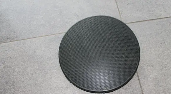 Volkswagen Golf III Front door speaker cover trim 1H0868645