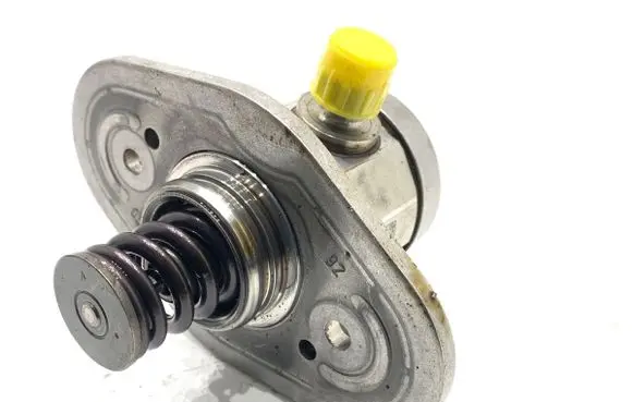 BMW 5 G30 G31 G38 Fuel injection high pressure pump 78523610261520523