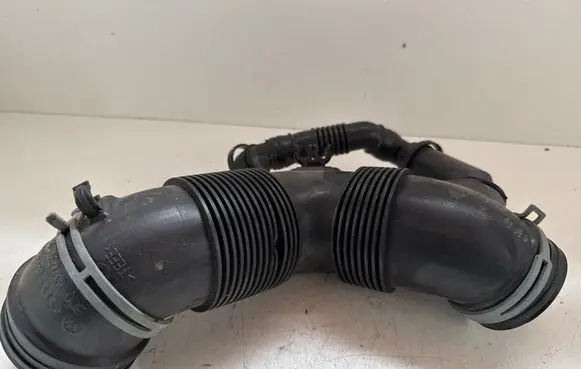 Audi A3 S3 A3 Sportback 8P Air intake hose/pipe 3C0129654M