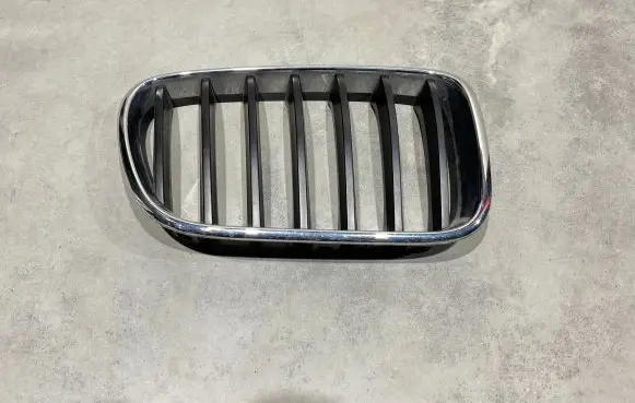 Front bumper upper radiator grill