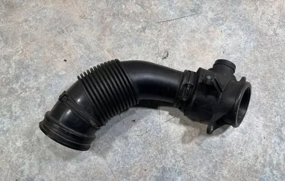 Porsche Macan (95B) Air intake duct part 95B129609 1028179