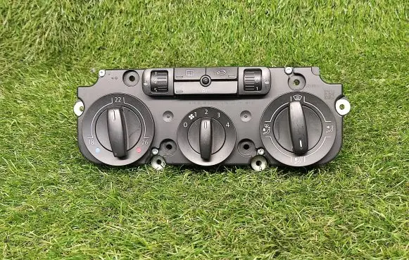 Volkswagen Tiguan Climate control unit 1K0820047HN