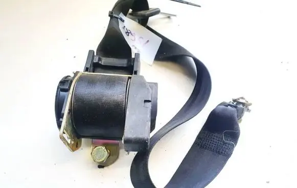 Skoda Fabia Mk1 (6Y) Middle seatbelt (rear) 6y9857447d 33010460