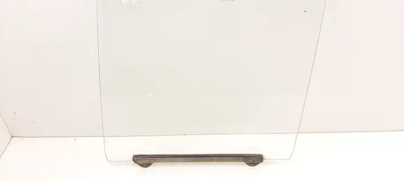 Mercedes-Benz COMPAKT W115 Front door window glass four-door