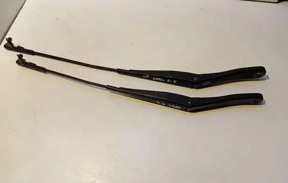 Opel Astra H Front wiper blade arm 13111219 13111220