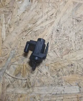 BMW 7 G11 G12 Turbo solenoid valve 8570591