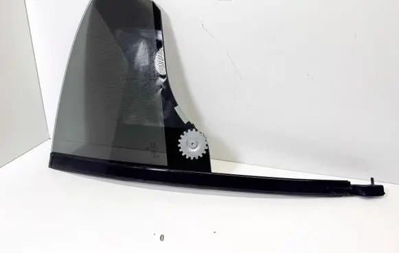 BMW 6 F06 Gran coupe Rear vent window glass 51357275379 7275379