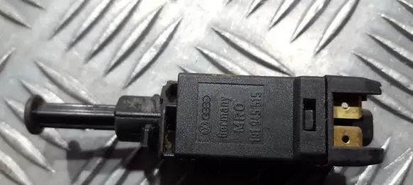 Volkswagen PASSAT B3 Brake pedal sensor switch 191945515 mro191945515