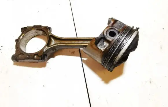 Mitsubishi Carisma Piston with connecting rod