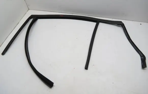 Volvo V60 Rubber seal front coupe door 
