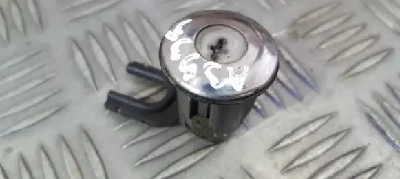 Citroen Xsara Picasso Front door lock (next to the handle) 