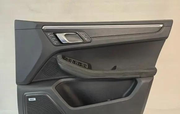 Porsche Macan (95B) Front door card panel trim 95B867012