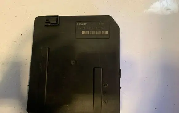 Renault Master III Fuse module 284B67653R 519338198 7727814631