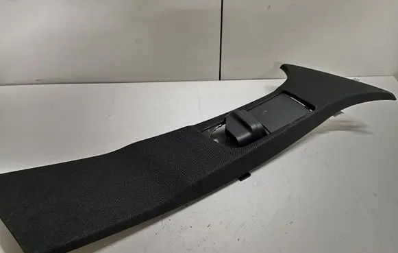 Mercedes-Benz C W205 (B) pillar trim (top)