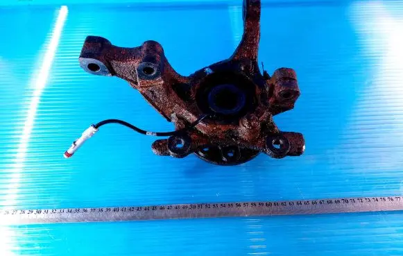 Opel Astra H Front wheel hub spindle knuckle 13111670