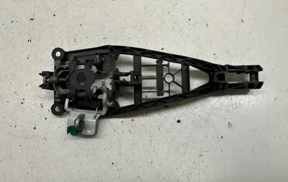 Rear door exterior handle/bracket