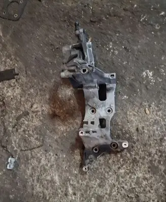 Skoda Superb B8 (3V) Generator/alternator bracket 