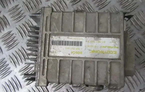 Volkswagen Golf II Engine control unit/module 0285007032 811907383B