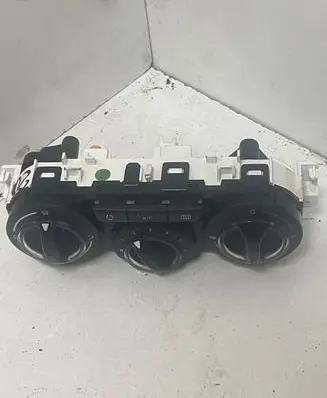 Peugeot 208 Climate control unit 96722483ZD