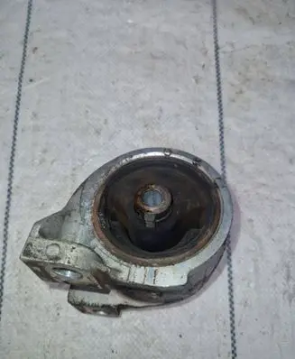 Engine mount bracket
