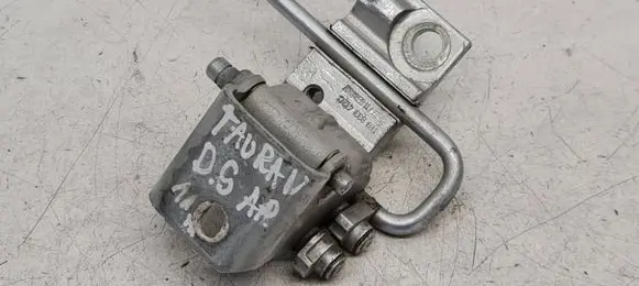 Volkswagen Touran II Rear door lower hinge 1T0833412C