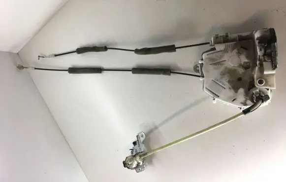 Honda FR-V Front door lock