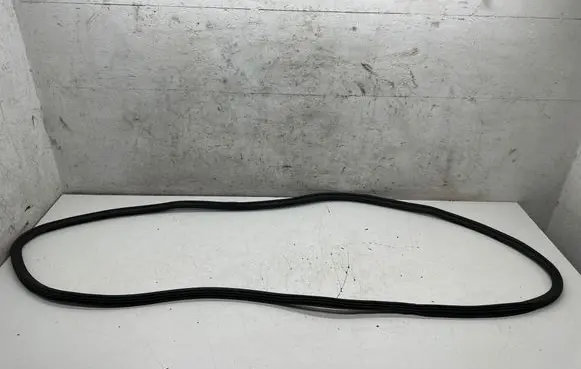 Porsche Macan (95B) Front door rubber seal