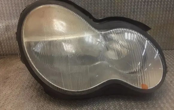 Mercedes-Benz C W203 Headlight/headlamp 2038200861