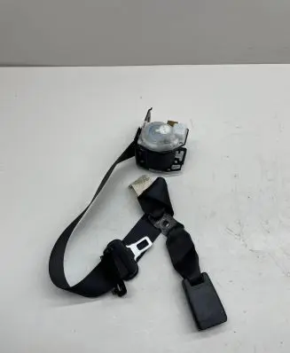 Middle seatbelt (rear)