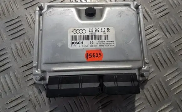Audi A4 S4 B5 8D Engine control unit/module 038906019BR 028101022628SA4418