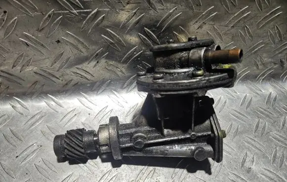 Volkswagen Golf II Vacuum pump 058145101