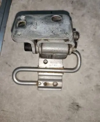 Audi A6 S6 C6 4F Rear door lower hinge 8E0833411