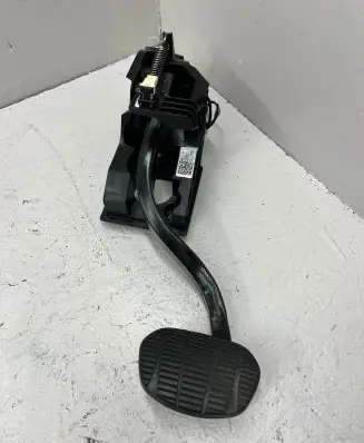 BMW 2 F46 Brake pedal 6856596 81007132D 1929610
