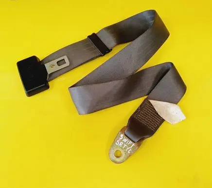 Suzuki Swift I Middle seatbelt (rear) 0425072