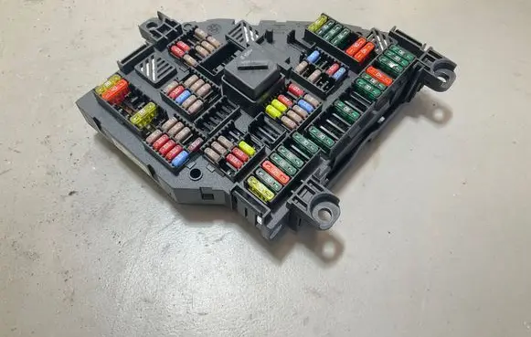 BMW 5 F10 F11 Fuse module 05925236 180814 417033452