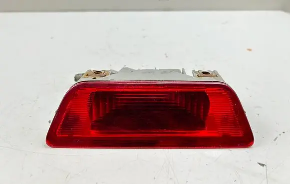 Third/center stoplight