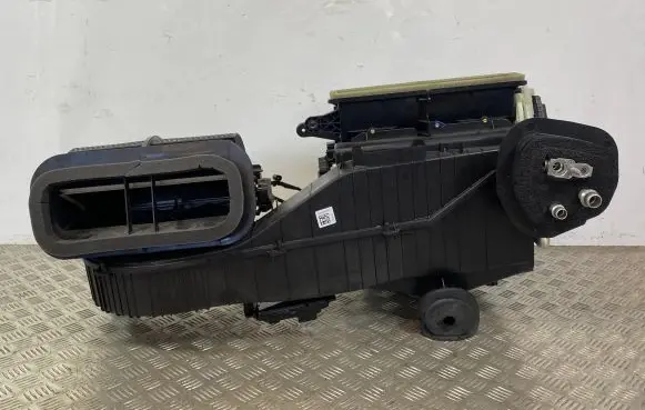 Jeep Grand Cherokee WL Interior heater climate box assembly housing 68352254AK