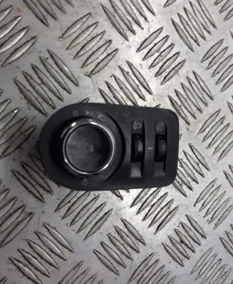 Opel Corsa D Headlight level adjustment motor 13310330