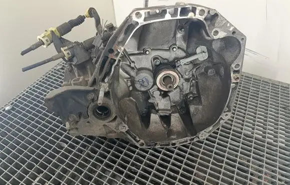Renault Clio III Manual 5 speed gearbox JR5124