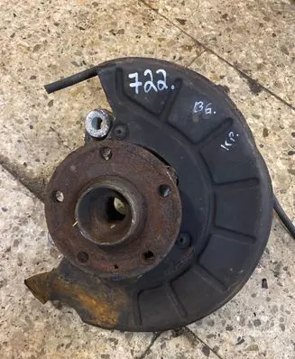 Volkswagen PASSAT B6 Front wheel hub