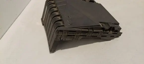 Volkswagen Golf VI Fuse box cover 1K0937132F