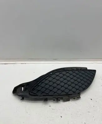 Mercedes-Benz A W176 Front bumper lower grill A1768850422 280060028