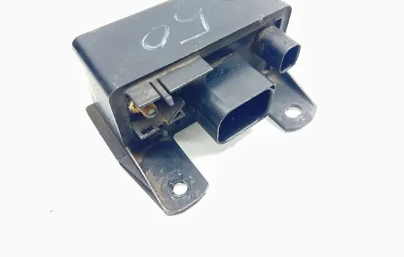 Mercedes-Benz C W203 Glow plug pre-heat relay 0005453516