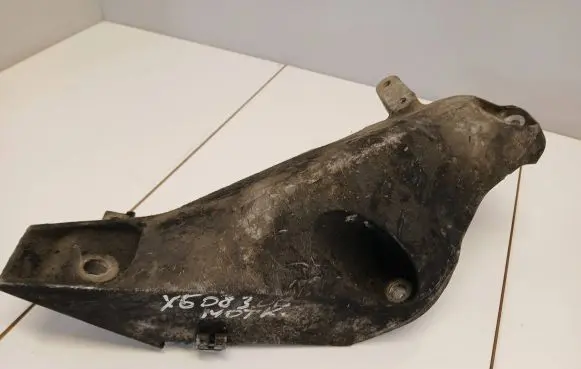 BMW X5 E70 Engine mounting bracket 6772679 AIS19C03 67871110