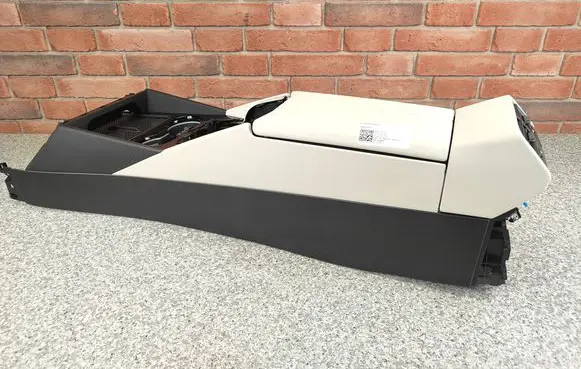 BMW i5 G60 Armrest 5A4AFB0 5A4FC36