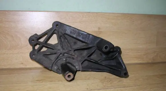 Seat Alhambra (Mk1) Engine mounting bracket 7M3199308