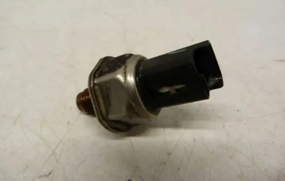 Peugeot 307 Fuel pressure sensor 
