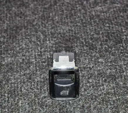 Mercedes-Benz C W204 Electric window control switch A2048700451 03139100