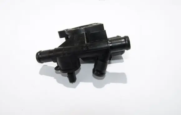 Opel Vivaro Thermostat housing 8200801567